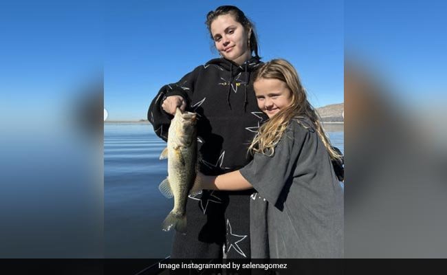 सेलेना गोमेज़ ने मछली पकड़ने की यात्रा से तस्वीरें पोस्ट कीं: 'टेक्सास गर्ल एट हार्ट'