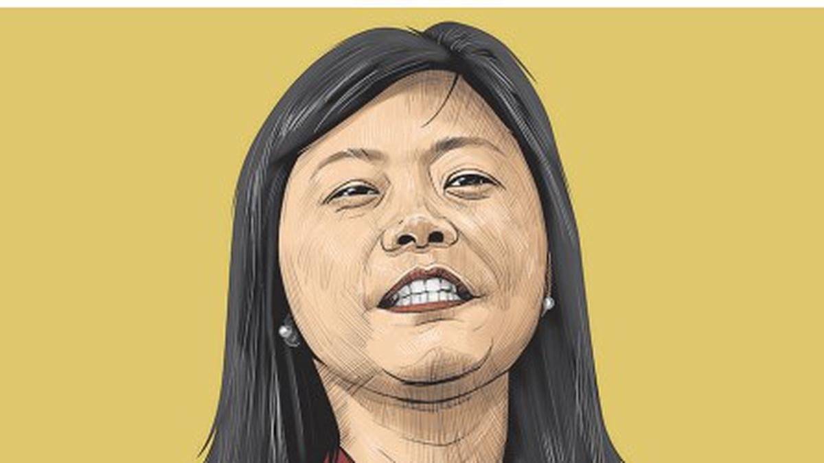 हेकणी जाखलू |  कांच की छत को तोड़ना