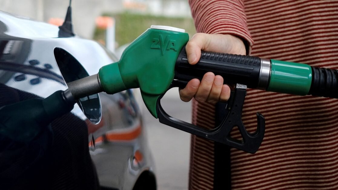 5 अप्रैल को पेट्रोल, डीजल की कीमतें: अपने शहर में कीमतों की जांच करें
