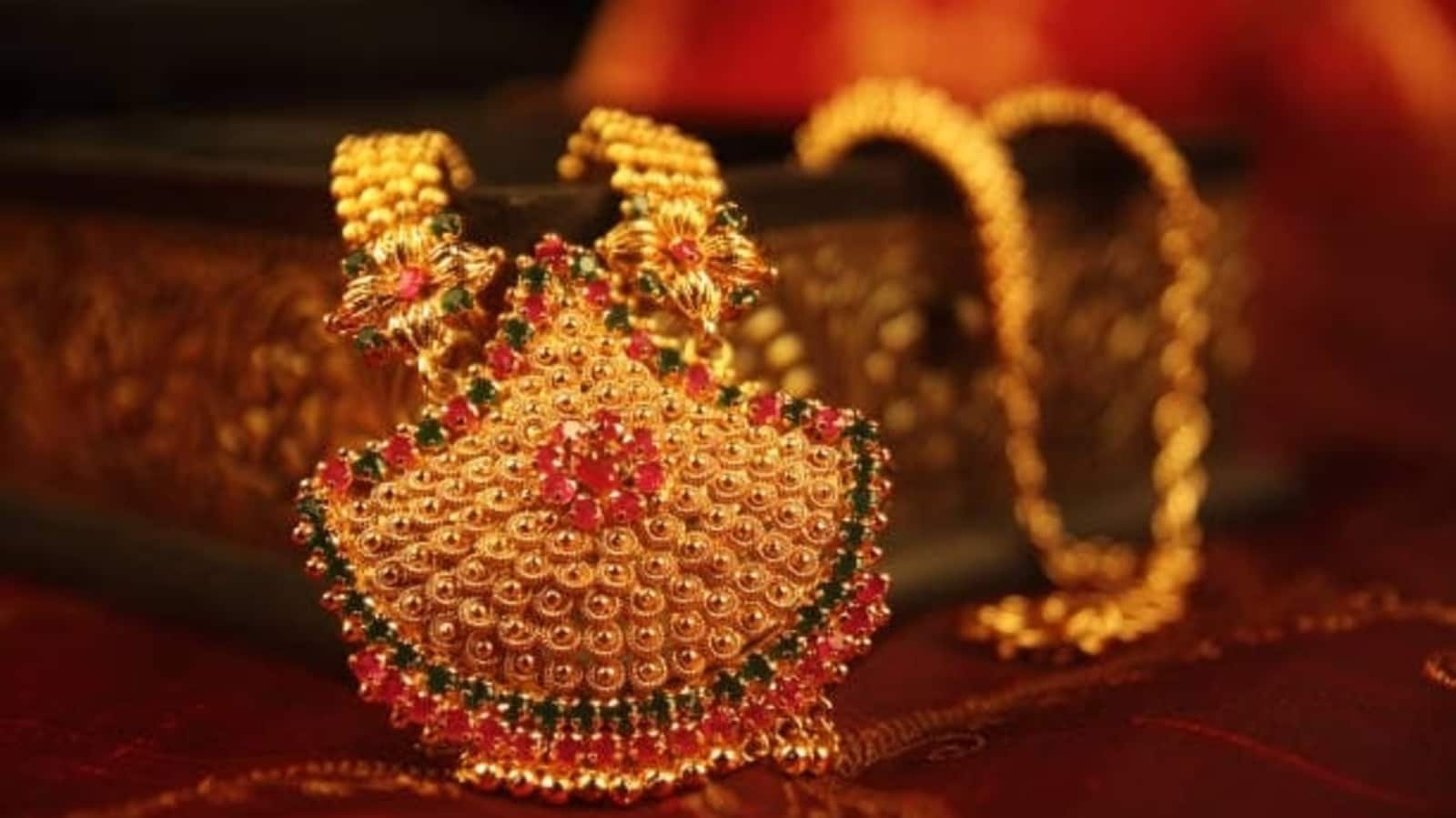 सोने में ₹550, चांदी में मामूली बढ़त।  15 अप्रैल को नवीनतम कीमतों की जाँच करें