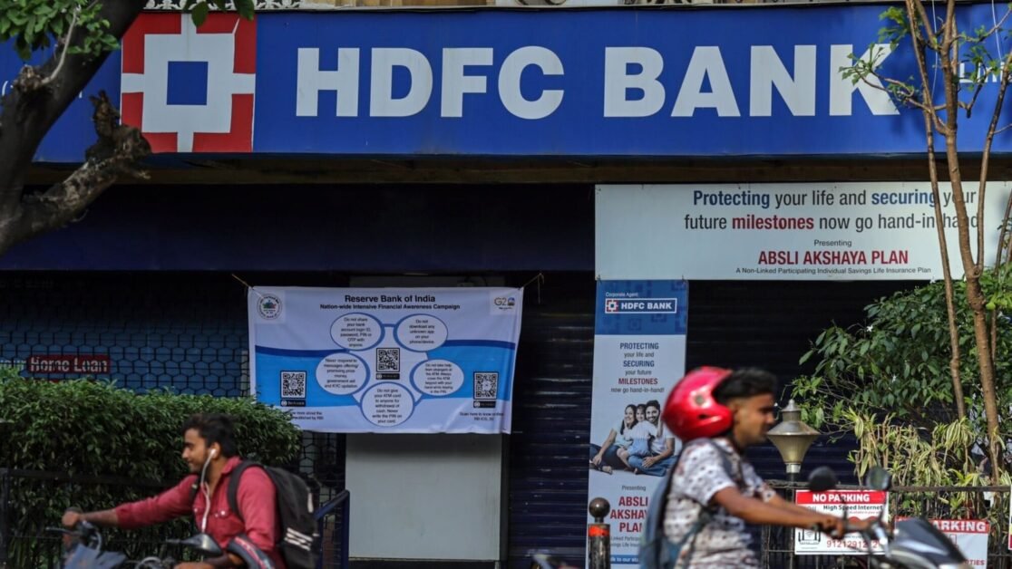 एचडीएफसी बैंक ने मार्च तिमाही में शुद्ध लाभ में 20.6% की वृद्धि दर्ज की: रिपोर्ट
