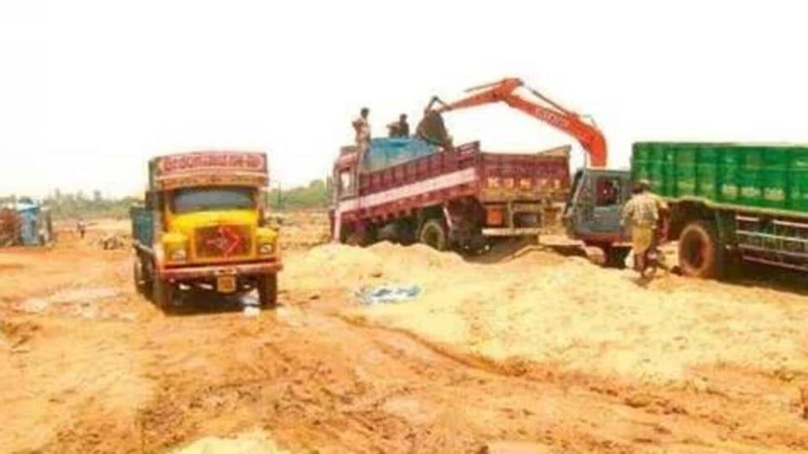 बिहार जिले में रेत माफिया के कथित हमले में बाल-बाल बचे एसडीएम