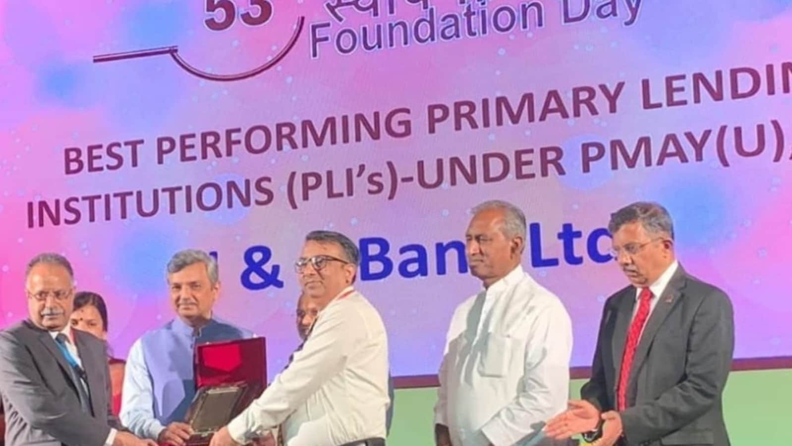 जम्मू-कश्मीर बैंक को पीएम आवास योजना के तहत 'उत्कृष्ट' योगदान के लिए सम्मानित किया गया