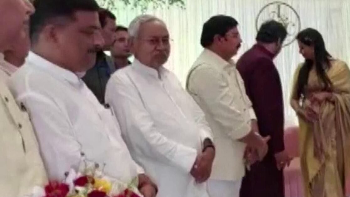 बिहार के 'बाहुबली' आनंद मोहन की रिहाई तय;  बेटे की सगाई में नजर आए नीतीश कुमार