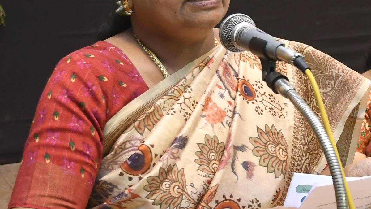 AIADMK ने सार्वजनिक स्थानों पर भोजन कक्षों के उचित रखरखाव के लिए कहा