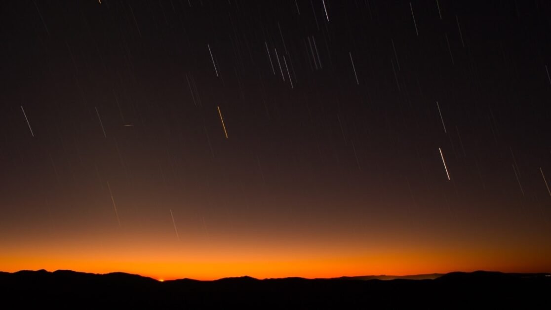 Lyrid meteor shower : 2700 साल पुराना रूप लेगा आसमान, इस दिन धरती पर गिरने वाले हैं ‘आग के गोले’