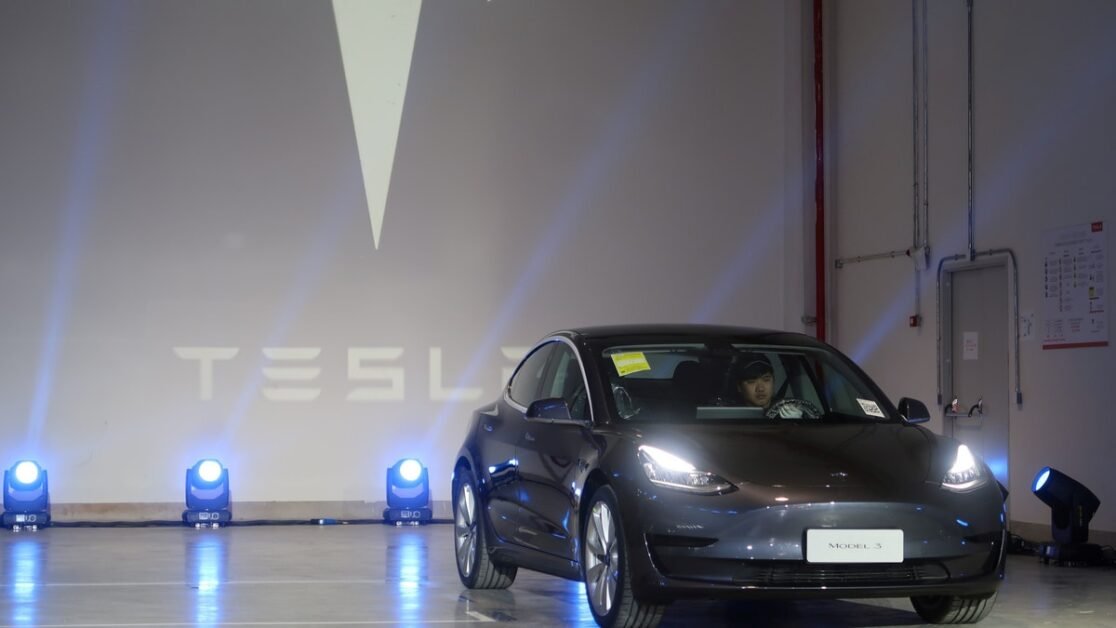 Tesla ने की रिकॉर्ड इलेक्ट्रिक व्हीकल्स की डिलीवरी, कंपनी ने की थी प्राइस में भारी कटौती