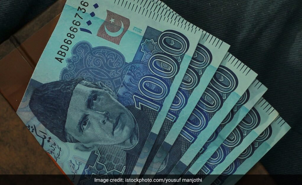 अमेरिकी डॉलर के मुकाबले पाकिस्तानी रुपया 287.29 के अब तक के सबसे निचले स्तर पर