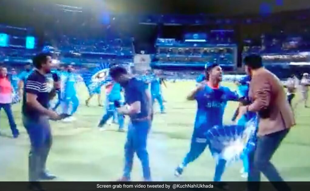 इशान किशन, रोहित शर्मा ने जहीर खान को विक्ट्री परेड के लाइव इंटरव्यू से किया दूर |  क्रिकेट खबर