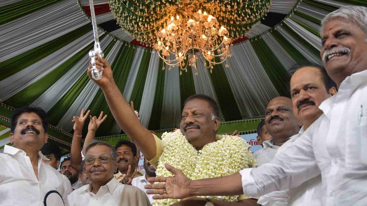क्या मुख्य पार्टियों से नाता तोड़ने वालों के तमिलनाडु के इतिहास में पन्नीरसेल्वम अपवाद साबित होंगे?