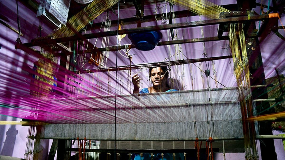 तमिलनाडु के हथकरघा मंत्री ने बुनाई करियर में उद्यम करने के लिए युवाओं को उत्साहित करने के लिए योजना की घोषणा की