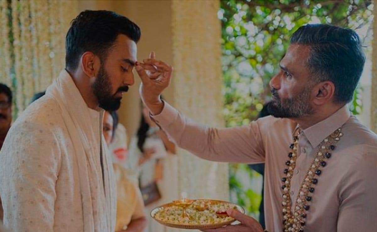 दामाद केएल राहुल के लिए सुनील शेट्टी की बर्थडे विश हर तरह की मनमोहक है।  पोस्ट देखें