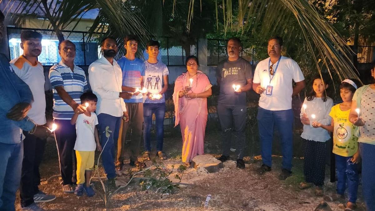 बल्लारी निवासी पेड़ काटने वालों के लिए सजा की मांग कर रहे हैं