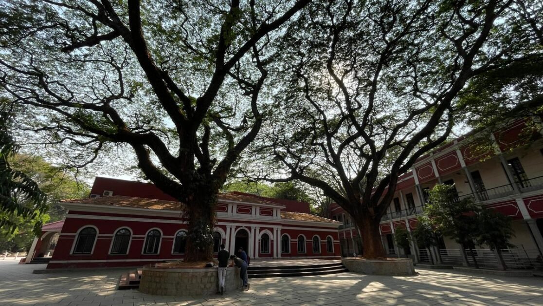 बेंगलुरु के प्रतिष्ठित कॉलेज भवनों का भ्रमण