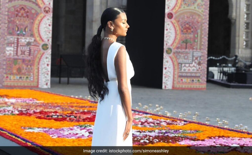 ब्रिजर्टन स्टार सिमोन एशले मुंबई डायर शो के बाद कढ़ाई सीखना चाहती हैं: 'आई विल ग्रैब ए नीडल एंड थ्रेड'