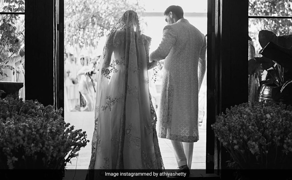 भाई-बहन दिवस पर, अथिया शेट्टी ने भाई अहान को विश करने के लिए अपनी शादी के एल्बम से एक मनमोहक तस्वीर साझा की