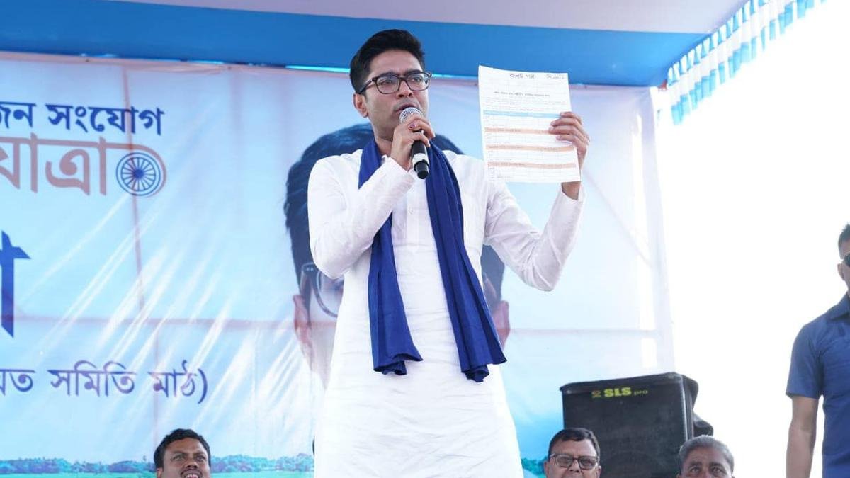 राजनीतिक प्रवाह में फंसी तृणमूल