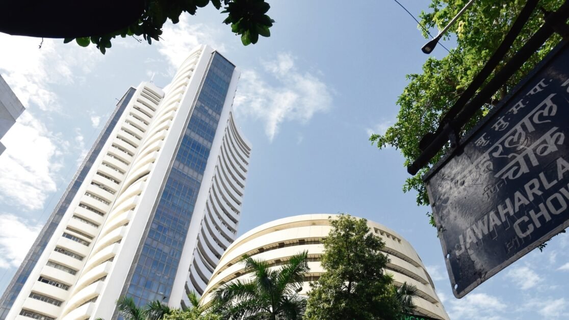 सप्ताह के अंत में 59,000 अंक से अधिक पर खुला सेंसेक्स;  निफ्टी 17,391 पर पहुंच गया