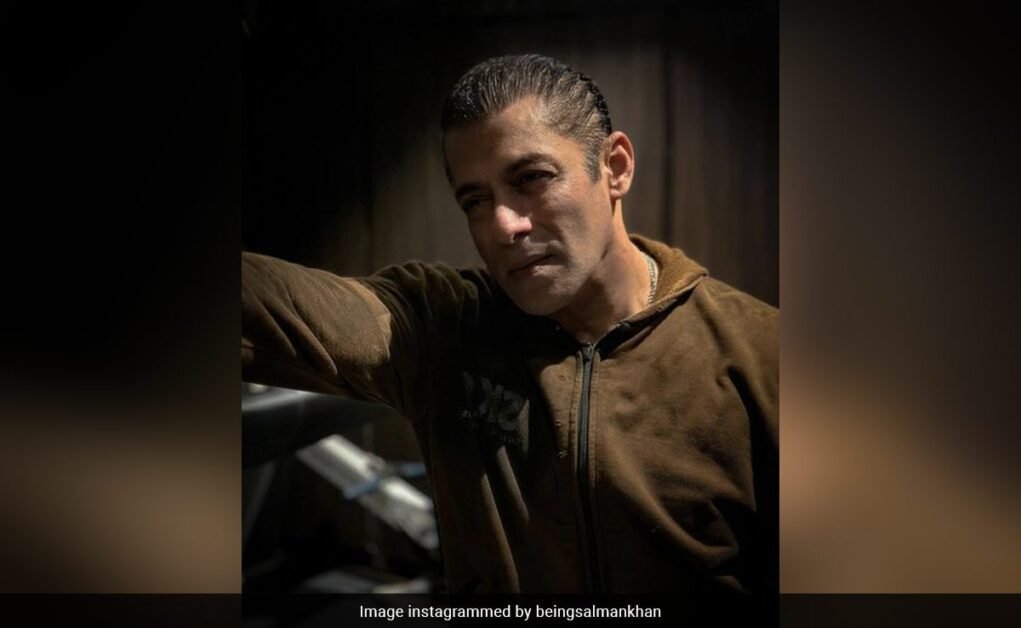 सलमान खान की नई जिम तस्वीर अनिल कपूर और डिनो मोरिया का ध्यान आकर्षित करती है