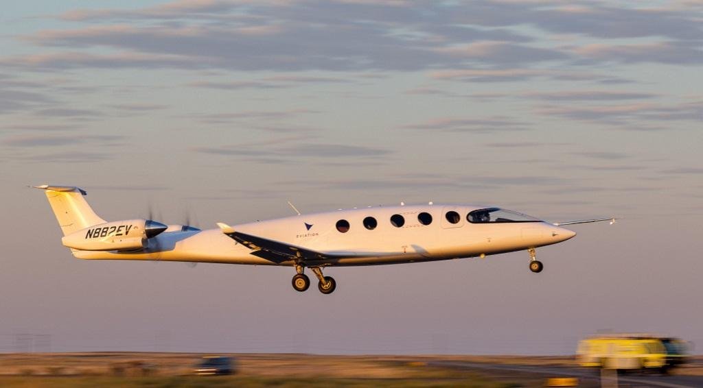 ऐलिस विमान को बहुत कम रखरखाव की आवश्यकता होती है, मुख्य रूप से नियमित रूप से बैटरी बदलने की।  फोटो विमानन विमान।