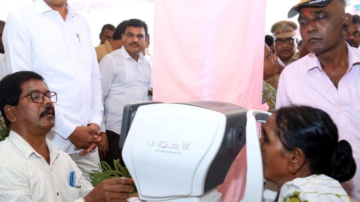 हरीश कहते हैं, हमारी सरकार काम कर रही है