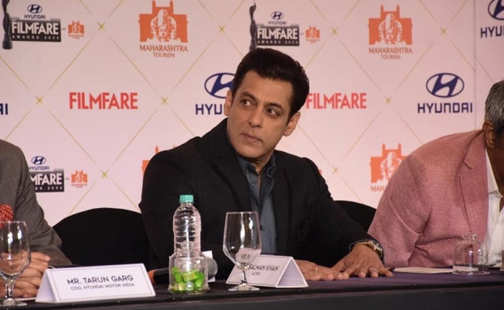 हिंदी फिल्में क्यों नहीं चल रही हैं, इस पर सलमान खान: ''गलत पिक्चर बनेंगे तो कैसे चलेगा?''