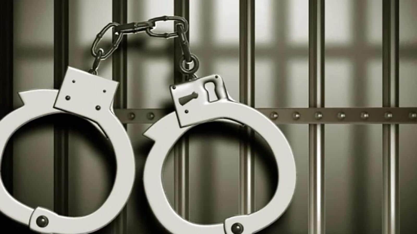 वांछित अपराधी को बिहार पुलिस, एसटीएफ ने कैमूर से किया गिरफ्तार;  5 आग्नेयास्त्र बरामद