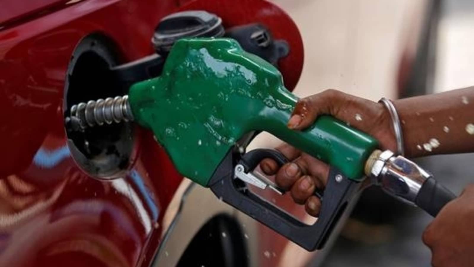 12 मई को पेट्रोल और डीजल की कीमतें: अपने शहर में नवीनतम दरों की जांच करें