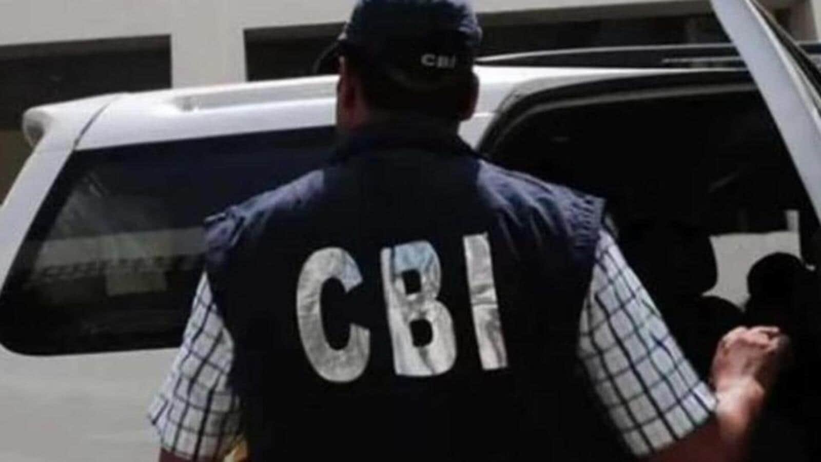 नौकरी के बदले जमीन घोटाला: राजद नेताओं से जुड़े बिहार, दिल्ली में 9 ठिकानों पर सीबीआई के छापे