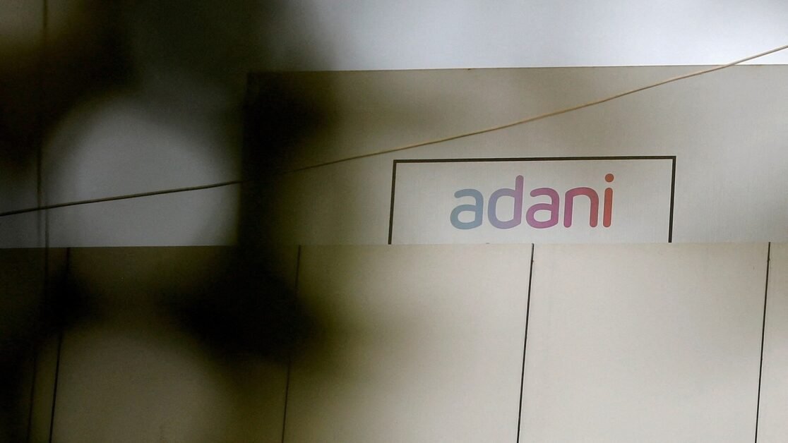 SC पैनल ने अडानी के शेयरों में कथित ट्रेडिंग के लिए छह संस्थाओं को जांच के दायरे में रखा