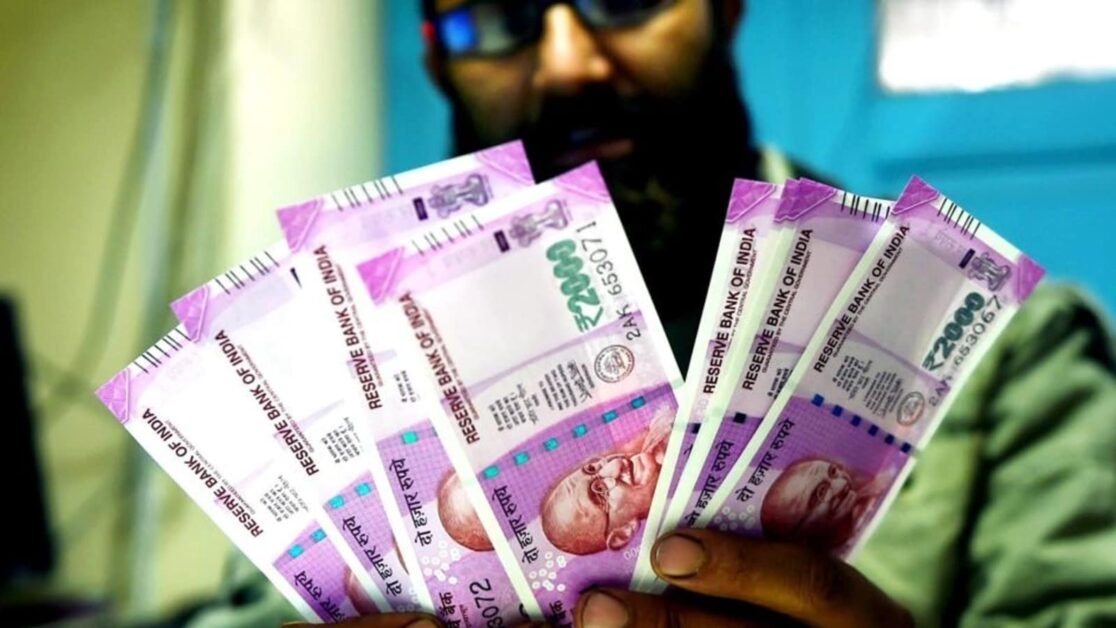 ₹2,000 के नोट बदलने की प्रक्रिया आज से;  आपको क्या पता होना चाहिए