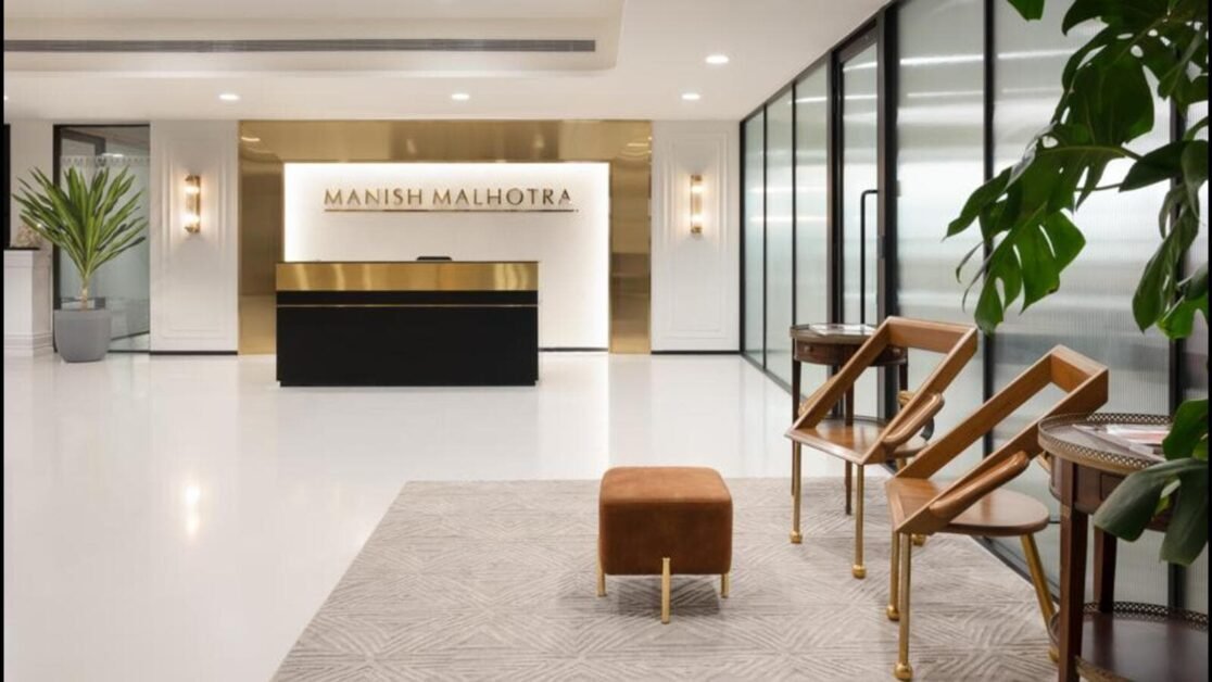 मनीष मल्होत्रा ​​ने फैशन स्पेस में भारत का पहला लक्ज़री मुख्यालय खोला