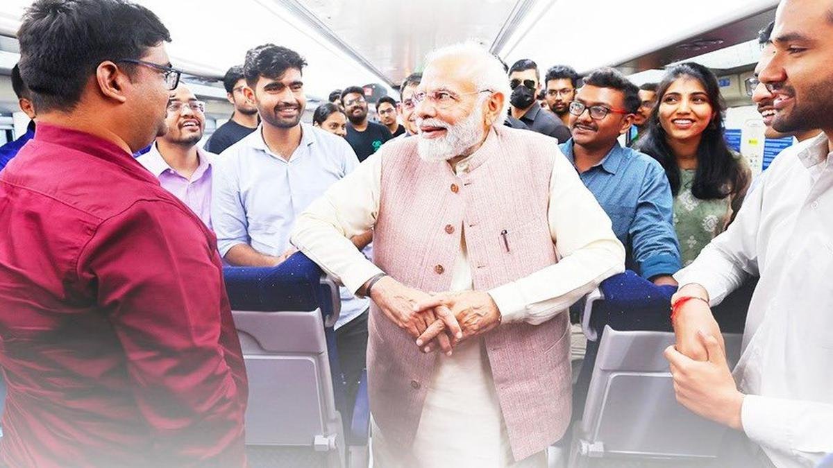 वीर सावरकर के व्यक्तित्व में शक्ति और विशालता थी: मन की बात के 101वें संस्करण को संबोधित करते हुए पीएम मोदी