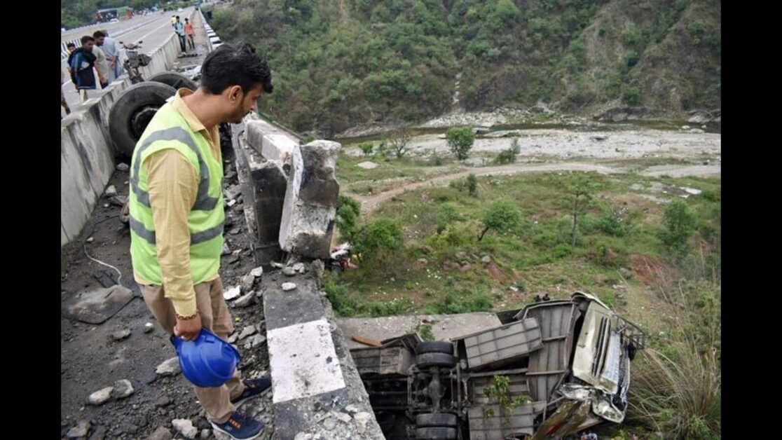 जम्मू में सड़क हादसे में बिहार के 10 लोगों की मौत