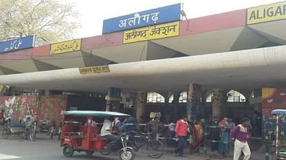 Another passenger sitting on seat woman complained to the railway control room