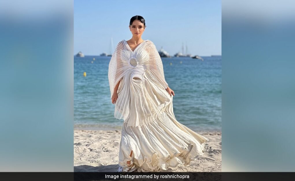 Cannes 2023: गाउन के साथ स्नीकर्स पहने ये भारतीय सेलेब्स भी आईं नजर