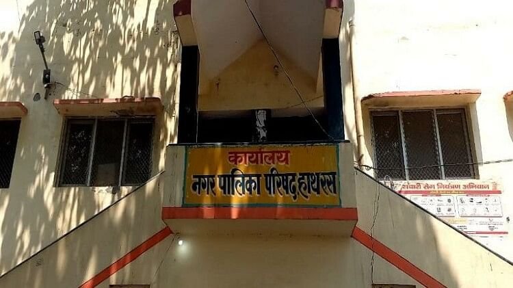 20 people ran the city government in 106 years