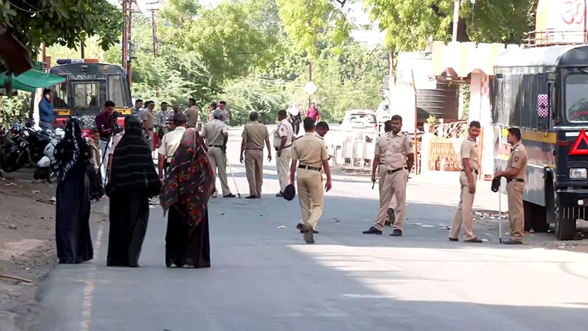 अकोला में अब स्थिति शांतिपूर्ण और पूरी तरह नियंत्रण में है: फडणवीस