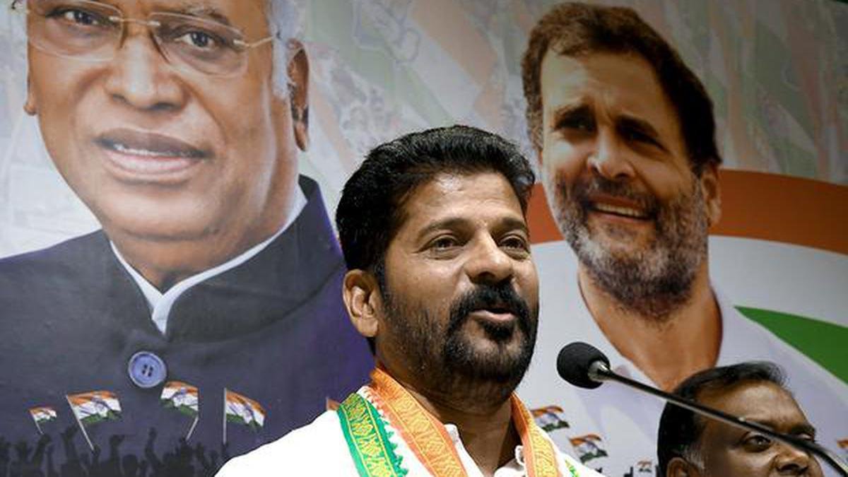 कांग्रेस की लोकप्रियता से चिंतित केसीआर की मुफ्त सिलेंडर देने की योजना: रेवंत