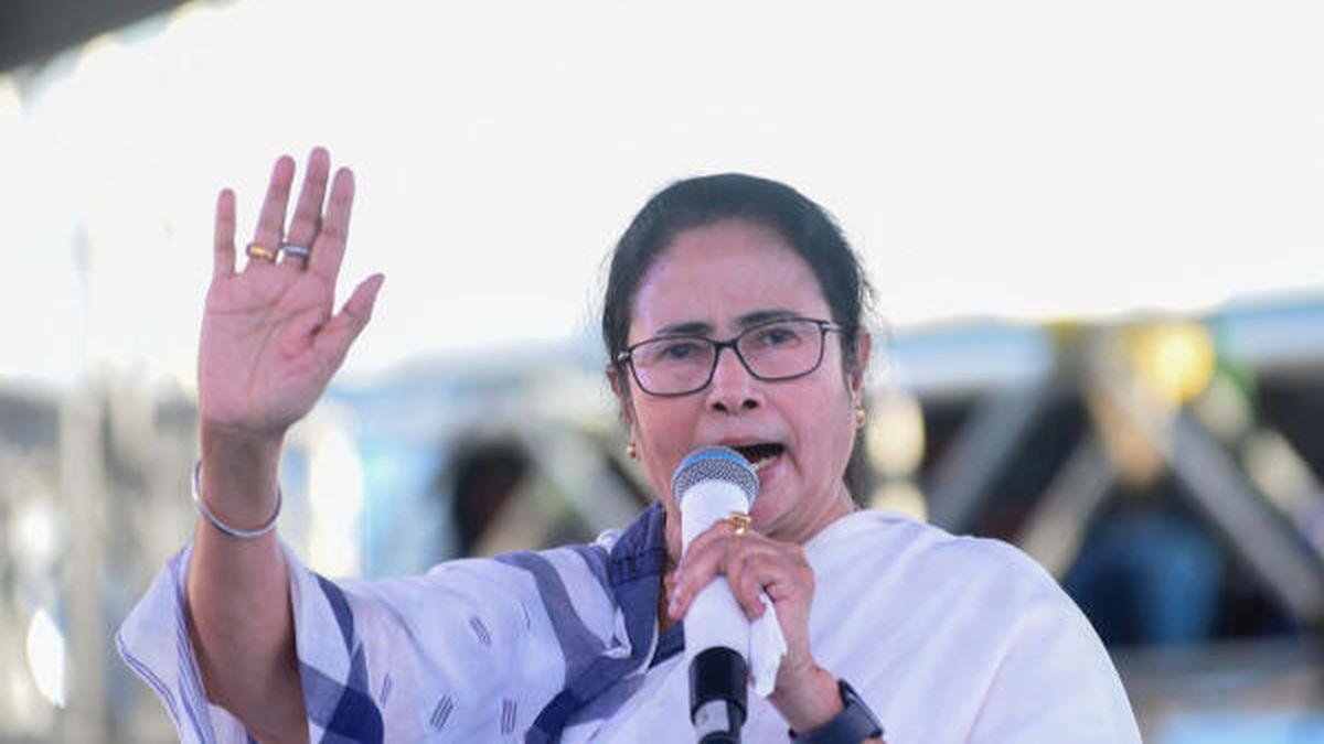 कुर्मी आंदोलन पर सावधानी से कदम उठाते हुए ममता कहती हैं कि भाजपा पश्चिम बंगाल में मणिपुर जैसी स्थिति चाहती है