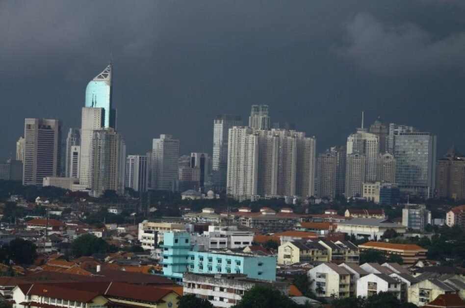 जकार्ता और डूबने से रोकने के लिए कार्रवाई कर रहा है (