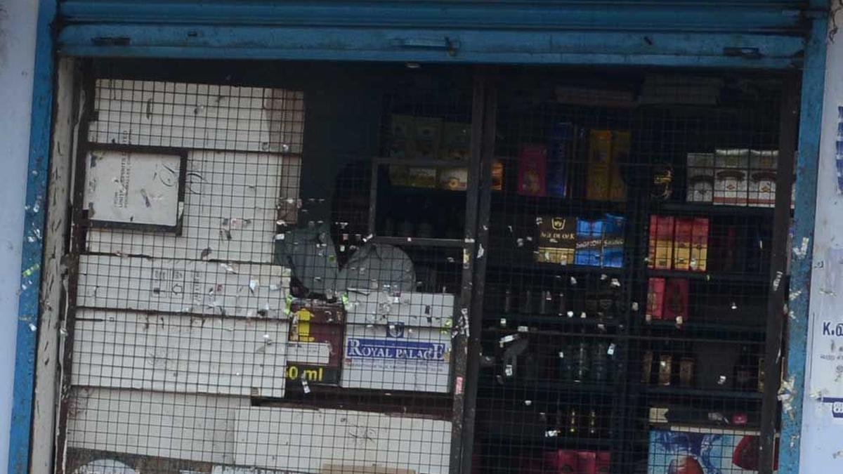 तंजावुर में शराब से मौतें |  पुलिस को 'अंदरूनी' भूमिका पर शक है