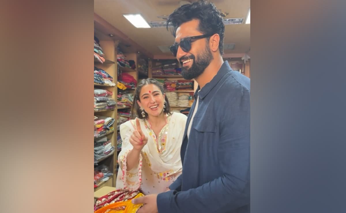 'नमस्ते दर्शनको,' सारा अली खान शायरी के साथ वापस आ गई हैं।  विक्की कौशल का रिएक्शन