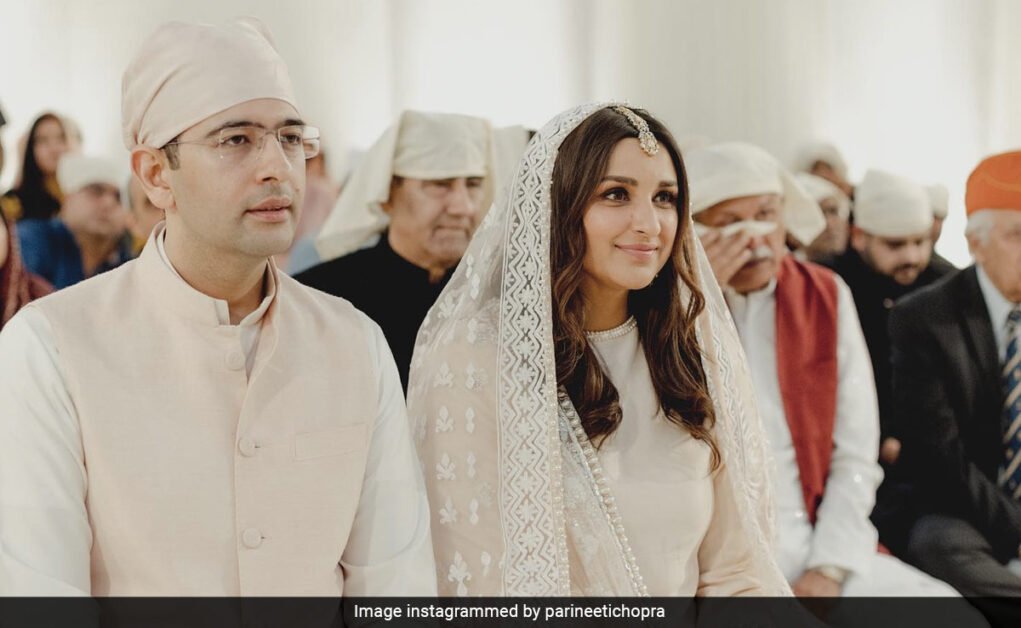परिणीति चोपड़ा की सगाई से राघव चड्ढा तक की नई तस्वीरों में, एक अपने पिता के साथ भावुक हो रही है