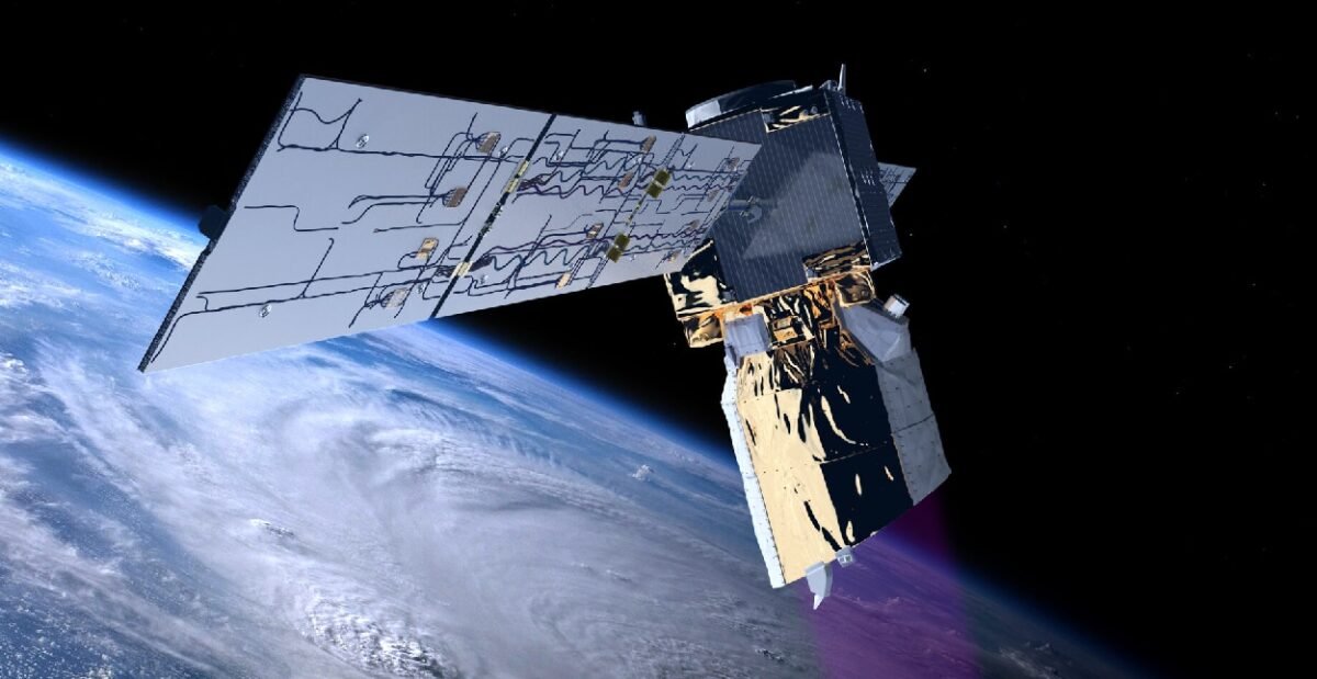 पृथ्‍वी पर मंडरा रही 1360 किलोग्राम की आफत! गिरने वाला है एक सैटेलाइट, जानें इसके बारे में