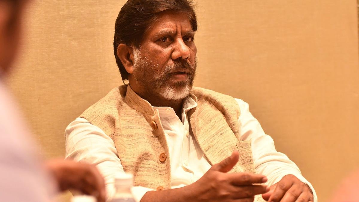 भट्टी का आरोप है कि आरआर जिले में सरकार ने गरीबों से 25 लाख करोड़ रुपये की जमीन छीन ली