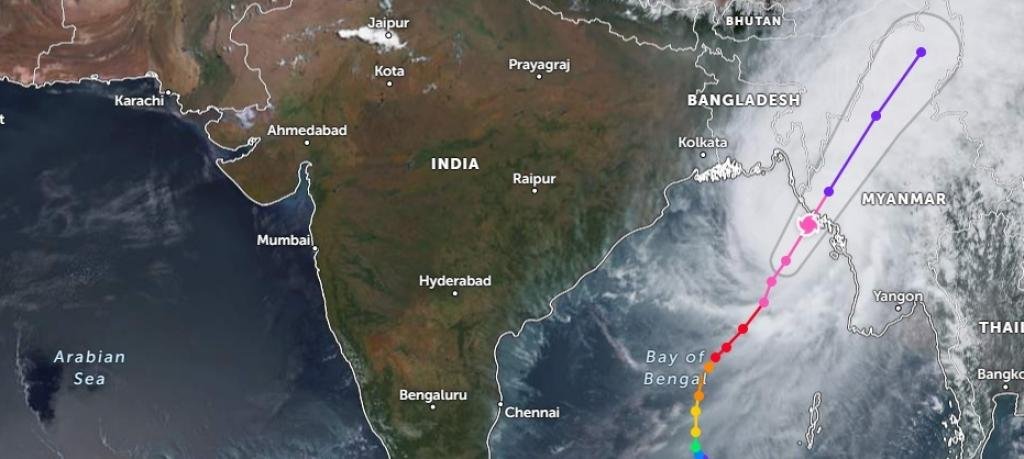 मोचा: 'सुपर साइक्लोन' सितवे के पास लैंडफॉल पूरा करता है;  अगले 3 घंटे में कमजोर हो जाएगा