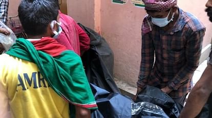 वाराणसी: घर में तीन शव मिलने से हड़कंप मच गया, शव देखकर पुलिस दंग रह गई