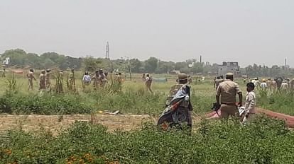 वाराणसी के ट्रांसपोर्ट नगर में जमीन का सीमांकन करने पहुंची टीम पर पथराव