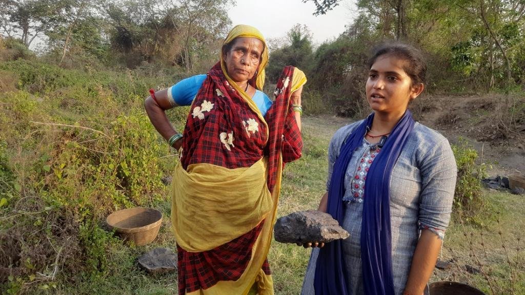 समृद्ध भूमि, गरीब लोग: क्या हम अपने बच्चों को भूखा रहने दे सकते हैं, झारखंड के कोयला बीनने वालों से पूछिए